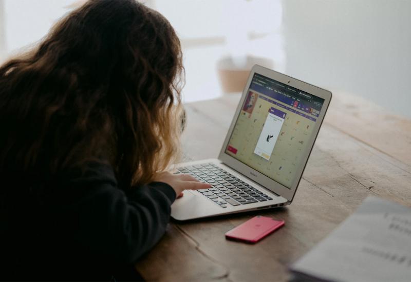 Djeca na Internetu - Savjeti mostarskih stručnjakinja: Evo kako sačuvati dijete na Internetu